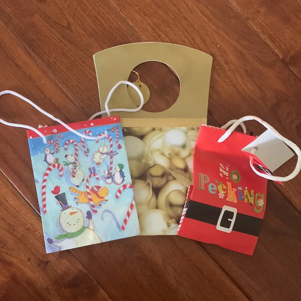CHRISTMAS GIFT BAG BUNDLE 25+ Bags Gift Tags & Tissue All Sizes
